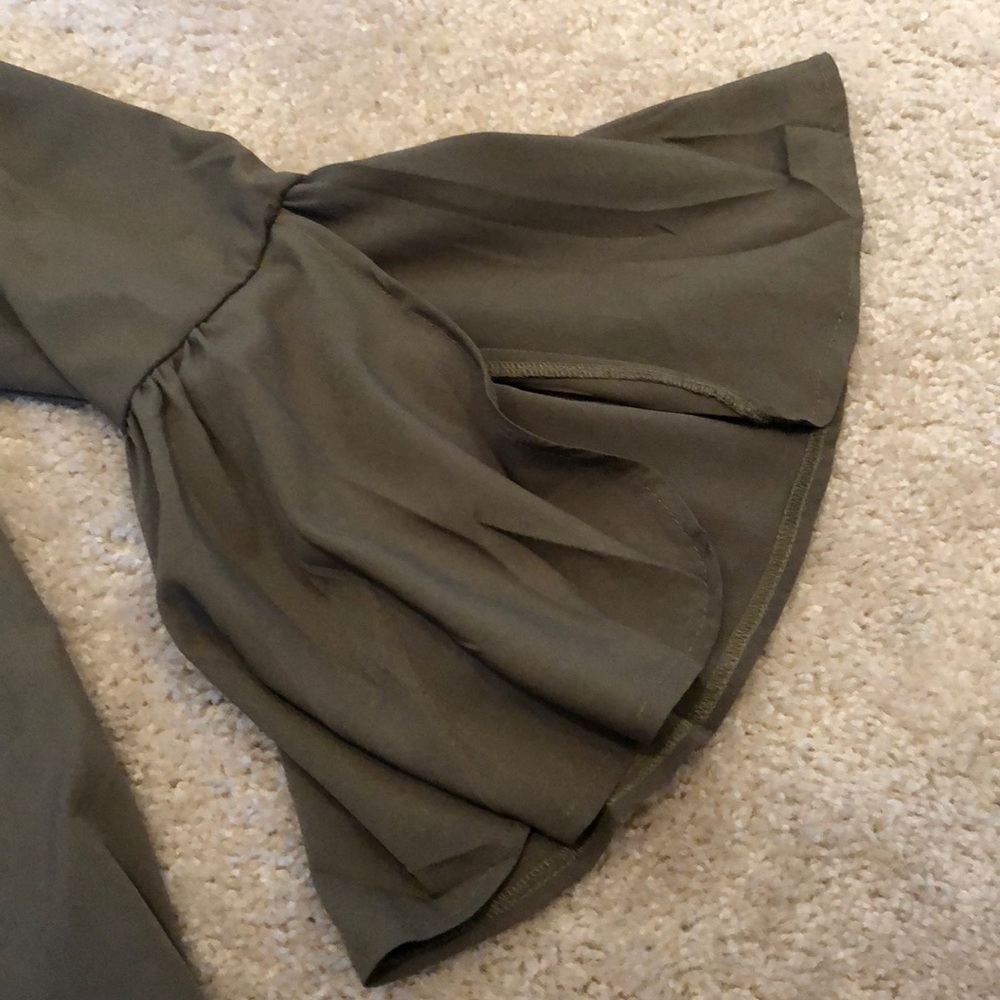 Green Ruffled Sleeve Blouse - Picture 2 of 4